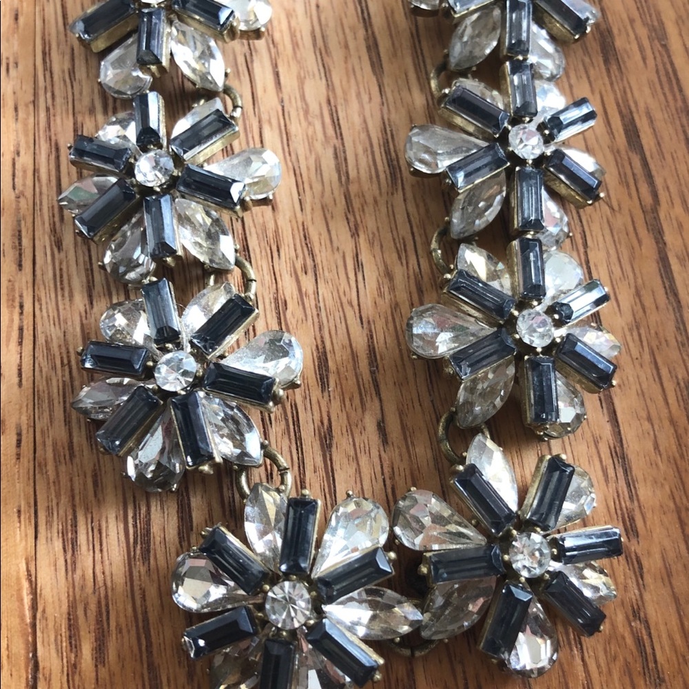 Loft black white rhinestone flower necklace Pretty
